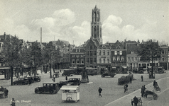 4576 Gezicht op de Neude te Utrecht uit het noorden, met op de achtergrond de Domtoren.